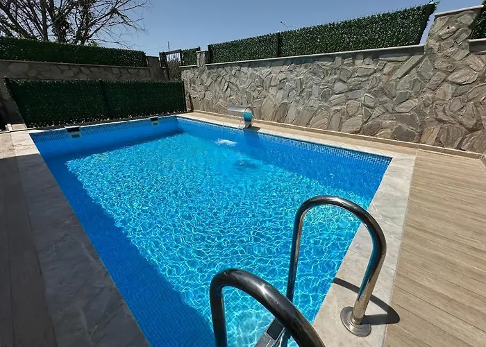 With Private Pool וילה קוסדסי