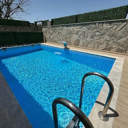 With Private Pool וילה קוסדסי